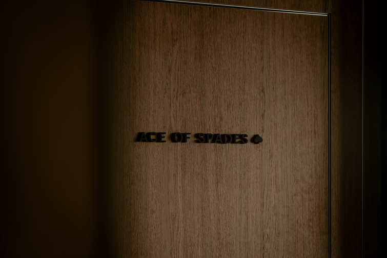 Stylish Master Oak Commands Attention in Upscale 4-Star Hotel